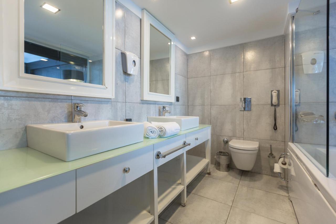 Efe Hotel Кушадасъ Екстериор снимка