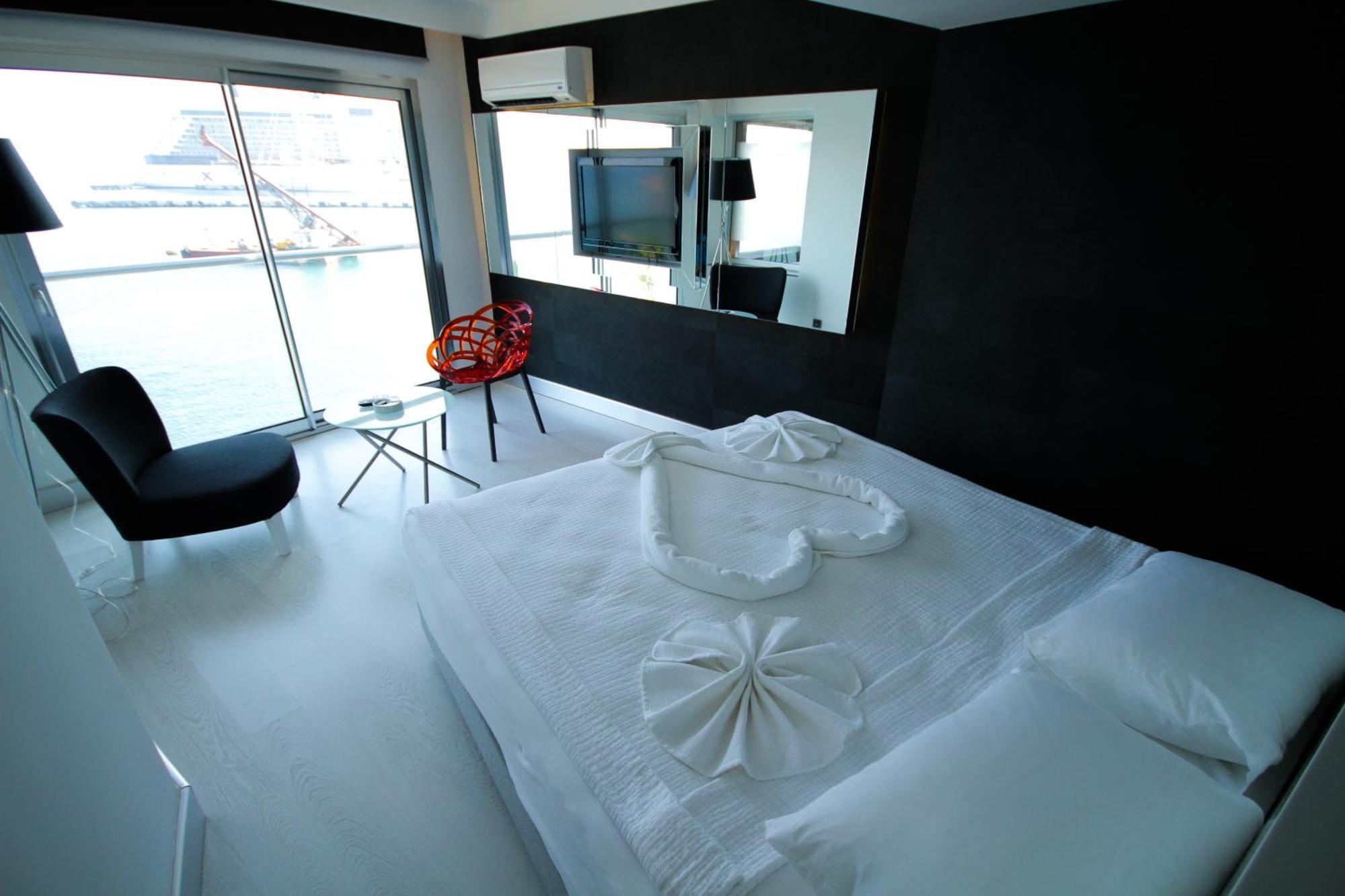 Efe Hotel Кушадасъ Екстериор снимка