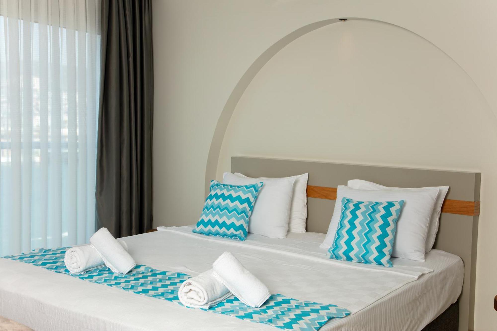 Efe Hotel Кушадасъ Екстериор снимка