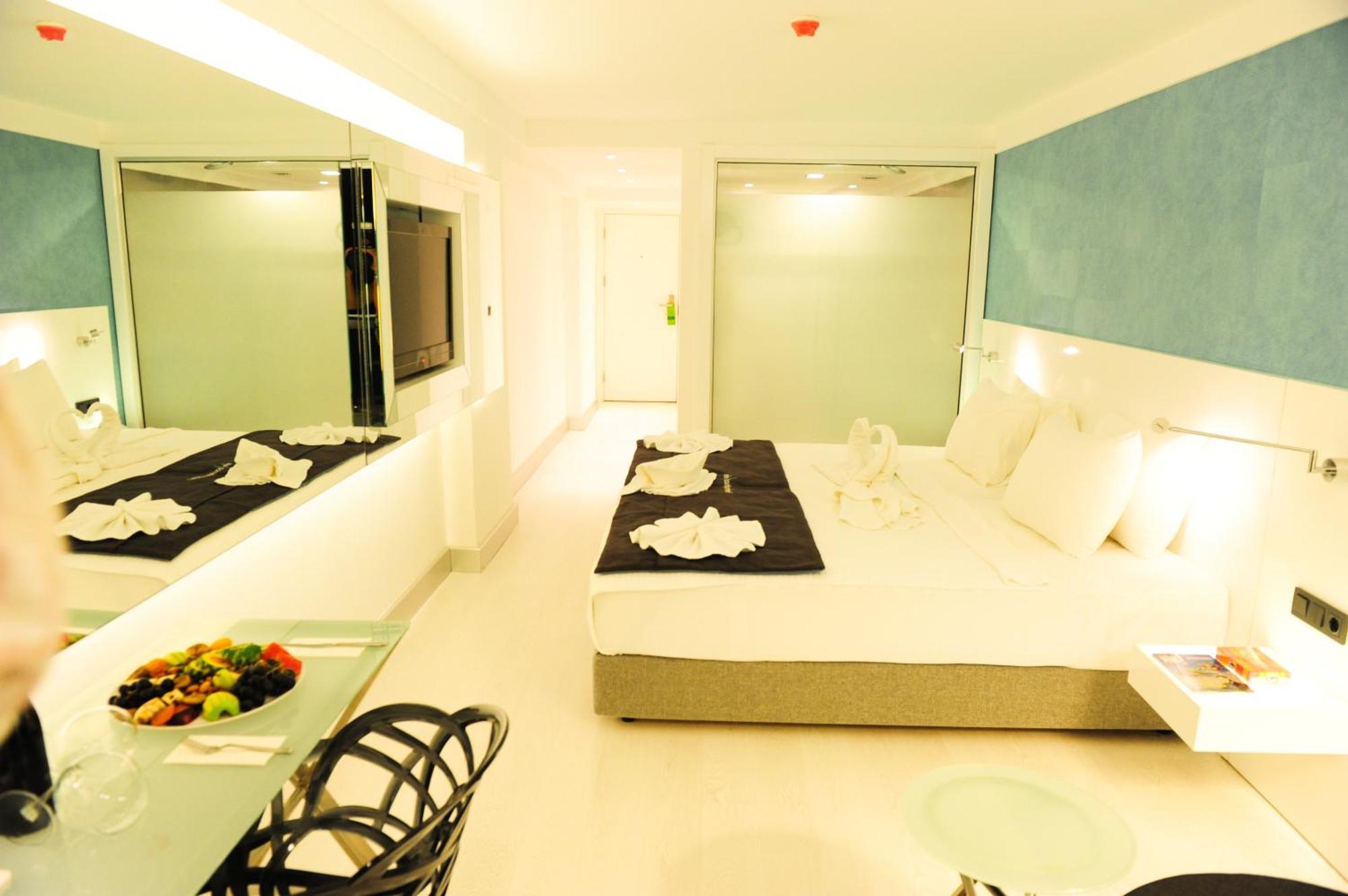 Efe Hotel Кушадасъ Екстериор снимка